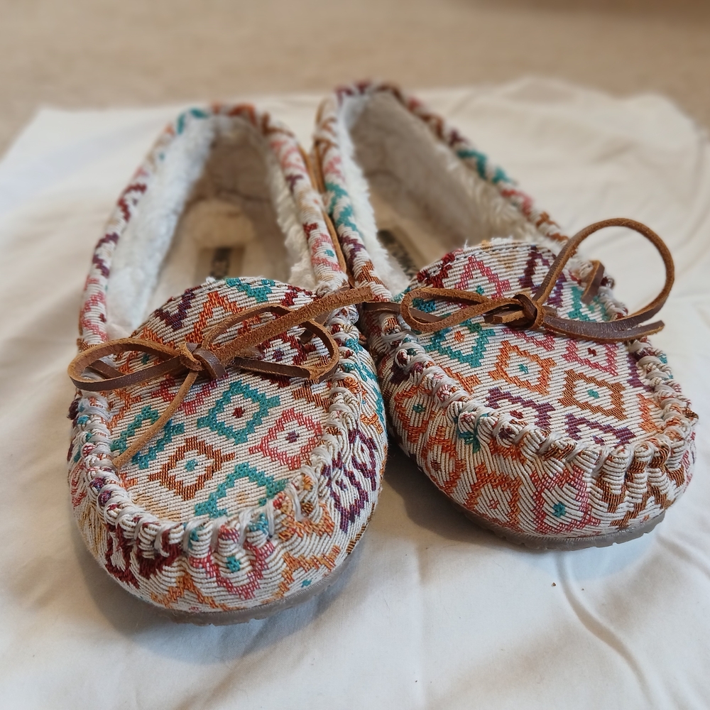 Minnetonka Multicolor Geometric Moccasins